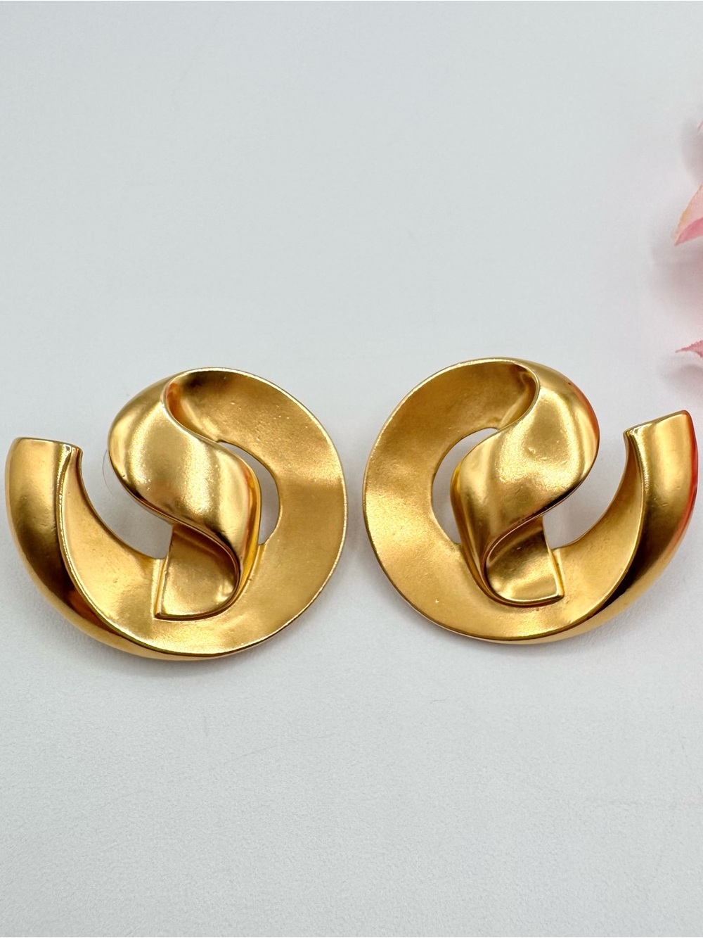 Vintage Avon Artist Dimensions Huge Twist Ribbon Pierced Earrings Matte Gold 90s